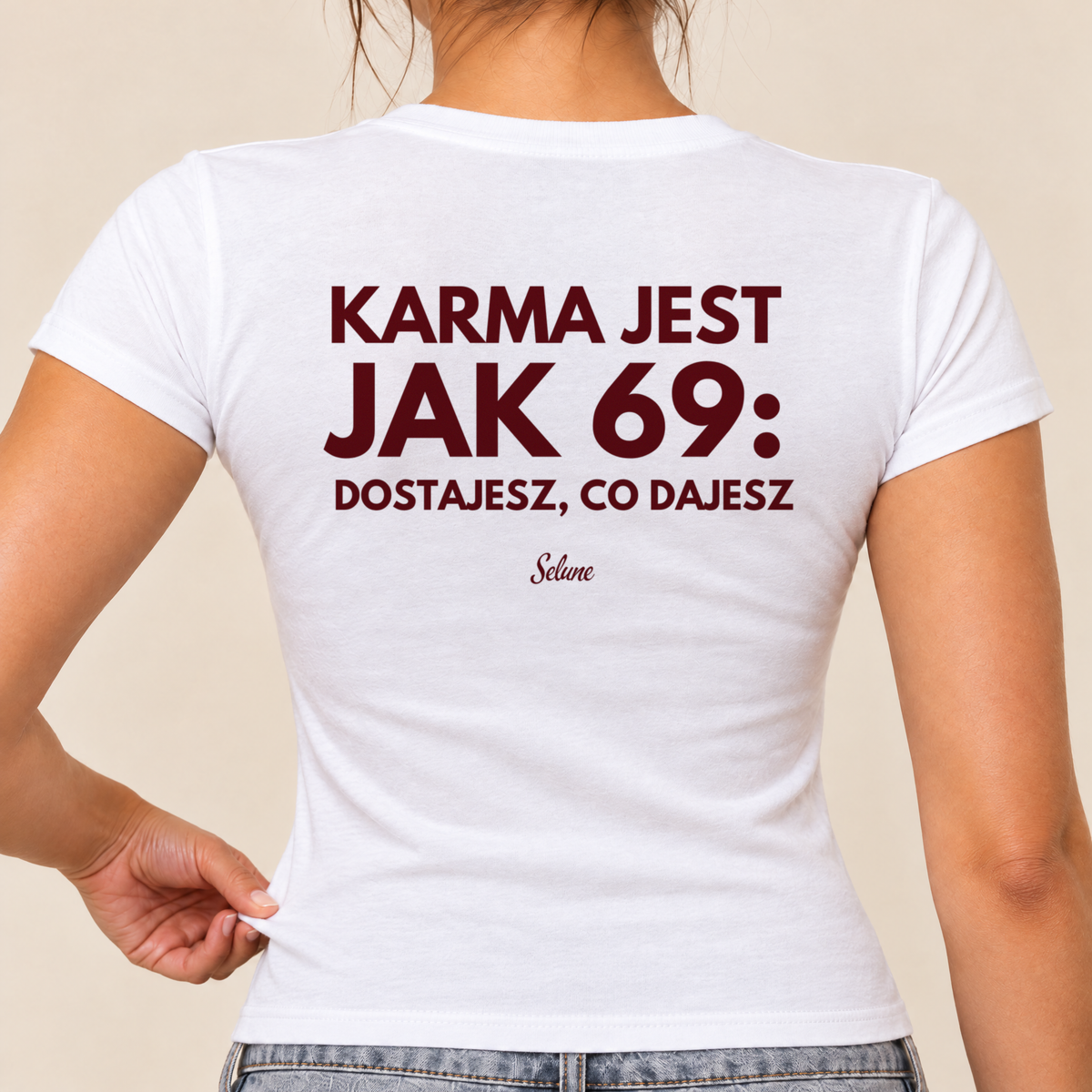 Koszulka damska baby tee Karma jest jak 69, biała, nadruk na plecach