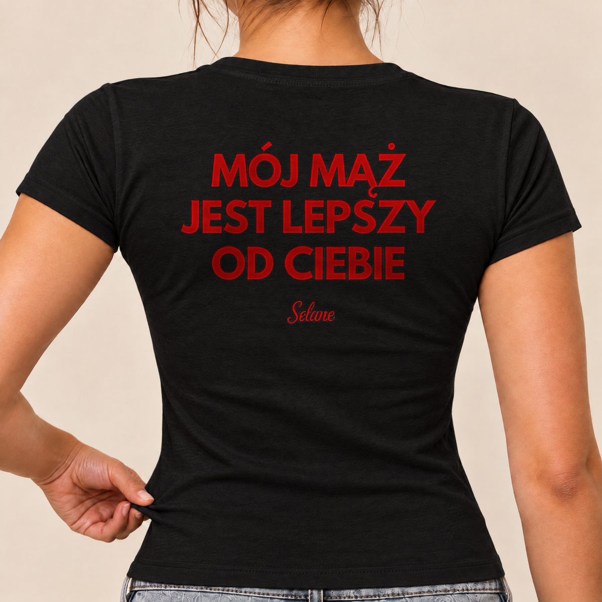 Koszulka damska baby tee Mój mąż jest lepszy od ciebie, czarna, nadruk na plecach