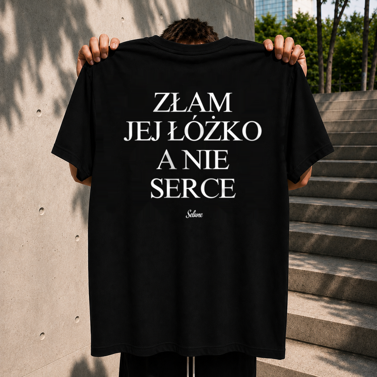 Złam Jej Łóżko a Nie Serce Czarna